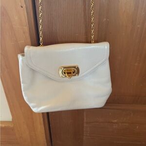 White purse made by Bechamel. Excellent condition..!